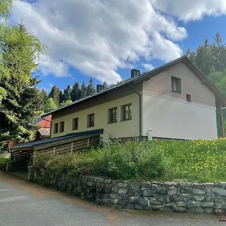 Srni-modry Podkrovi /dvojdomek U Vydra Lägenhet Srní