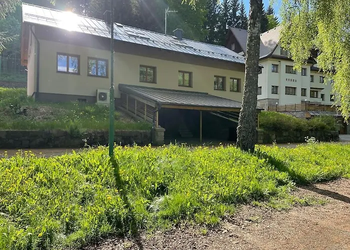 Srni-modry Podkrovi /dvojdomek U Vydra شقة
